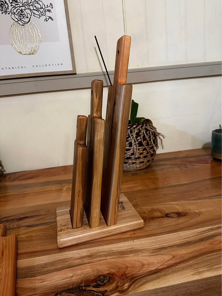 Set 3 Tablas de Picoteo en Madera Nativa de Raulí con Base Organizadora