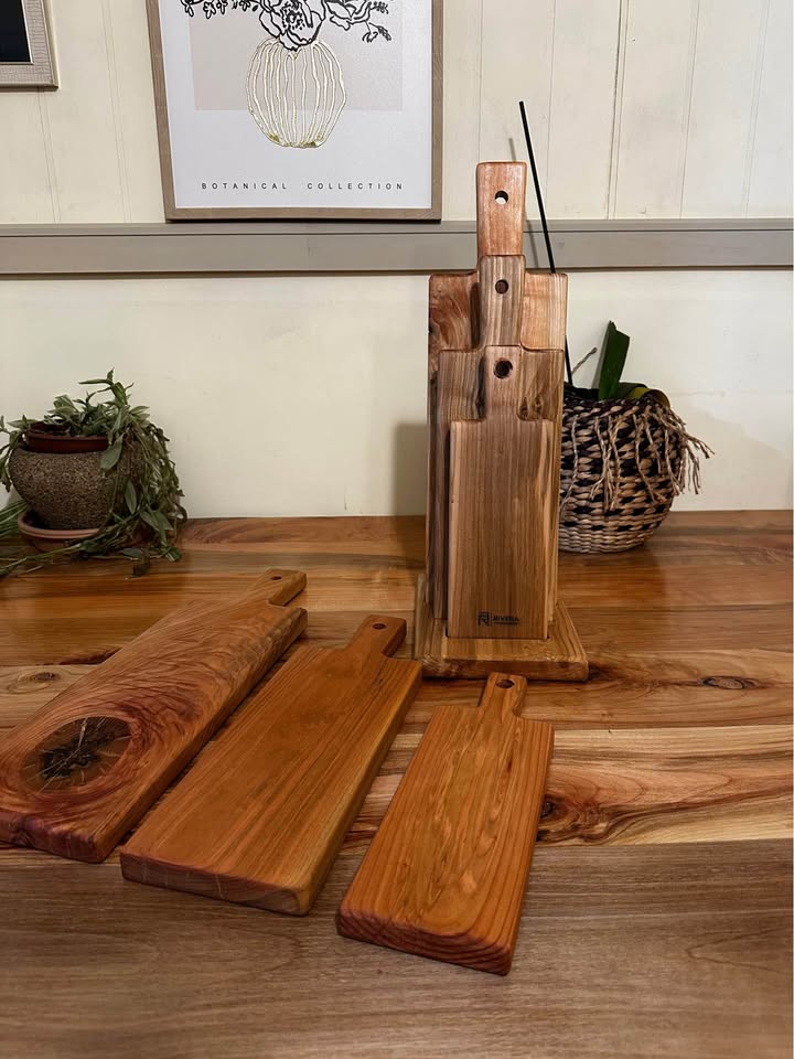 Set 3 Tablas de Picoteo en Madera Nativa de Raulí con Base Organizadora