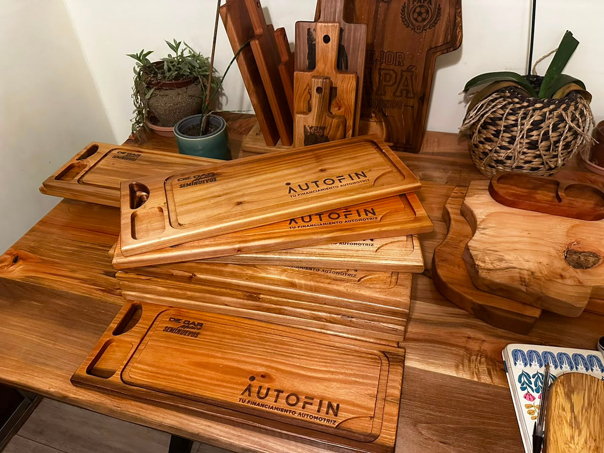 Tablas de Madera Nativa Personalizadas – Regalo Corporativo para Empresas y Automotoras